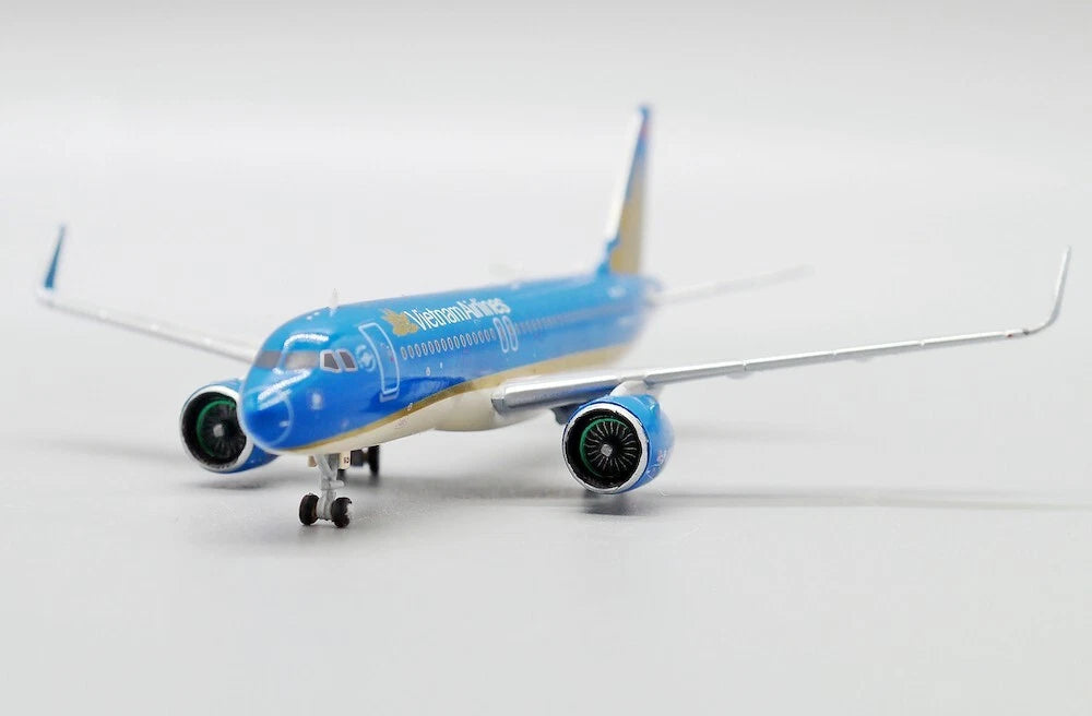 JCWINGS AIRBUS A320NEO VIETNAM AIRLINES REG: VN-A513