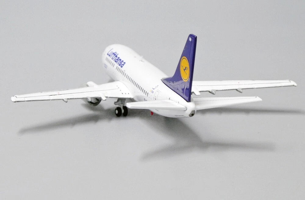 JC WINGS B737-500 LUFTHANSA "FOOTBALL NOSE" REG: D-ABIN