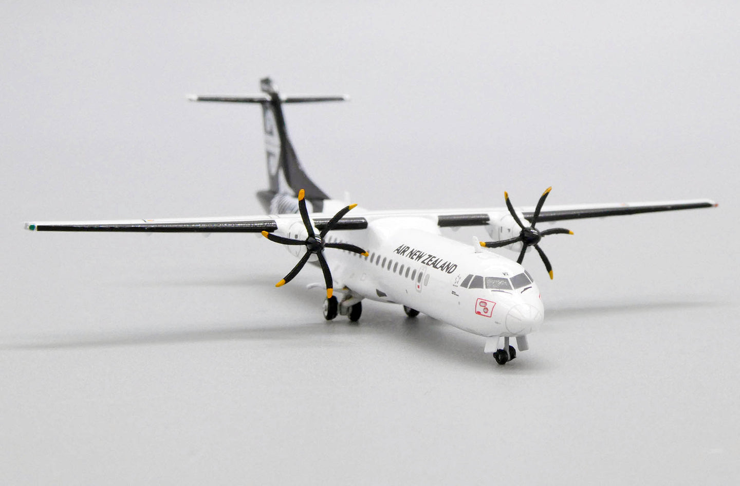 JC WINGS ATR72-600 AIR NEW ZEALAND REG: ZK-MVX