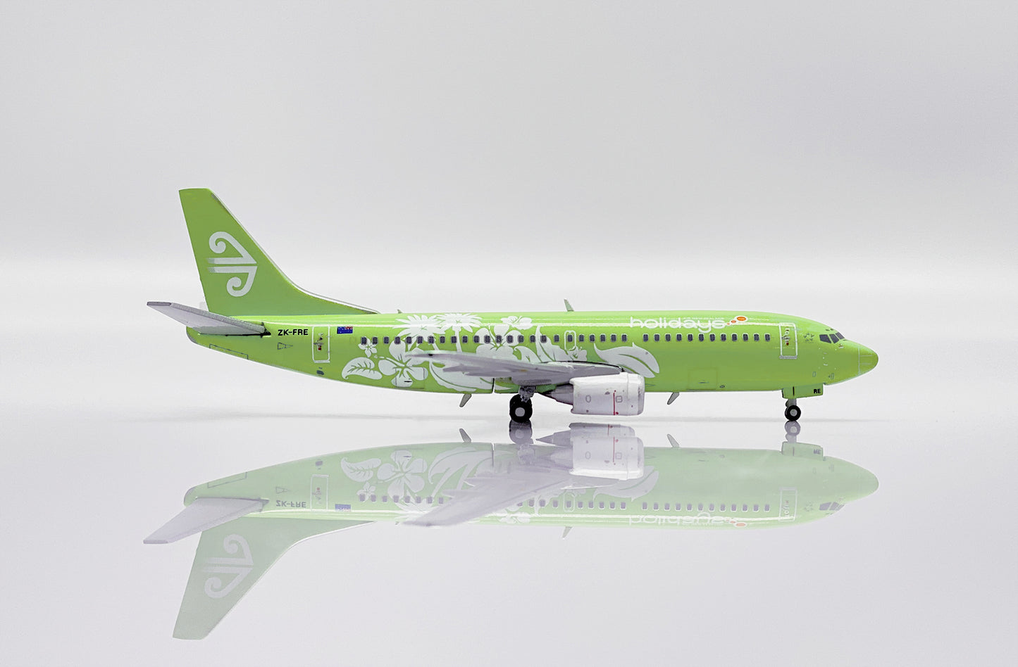 JC WINGS B737-300 AIR NEW ZEALAND "HOLIDAYS" REG: ZK-FRE