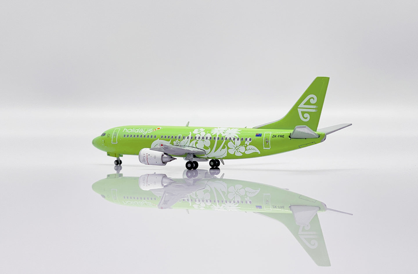 JC WINGS B737-300 AIR NEW ZEALAND "HOLIDAYS" REG: ZK-FRE
