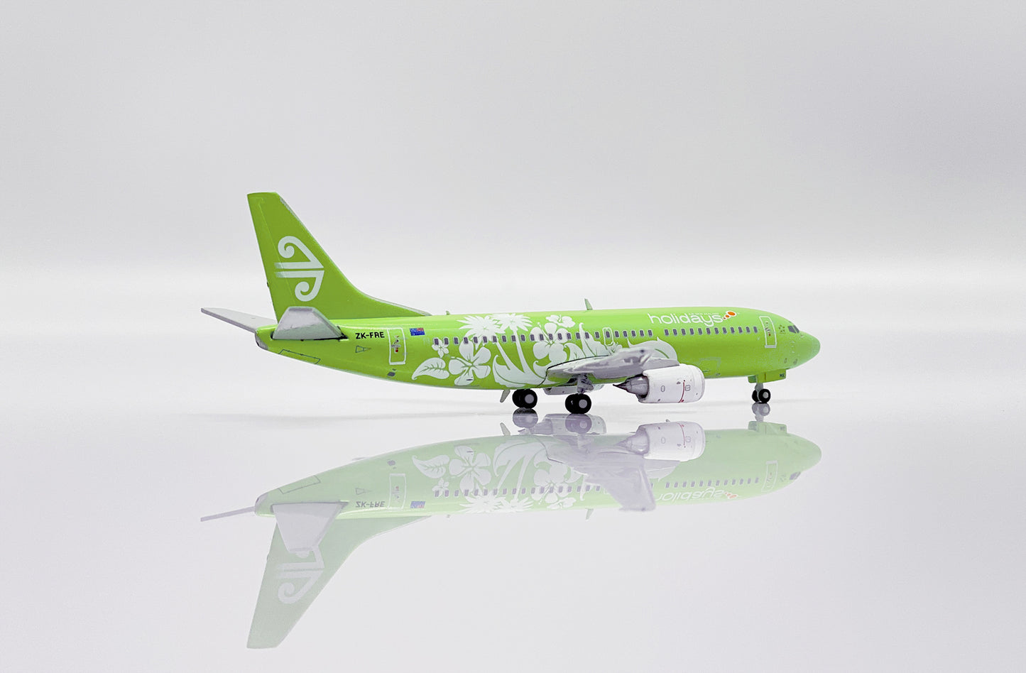 JC WINGS B737-300 AIR NEW ZEALAND "HOLIDAYS" REG: ZK-FRE