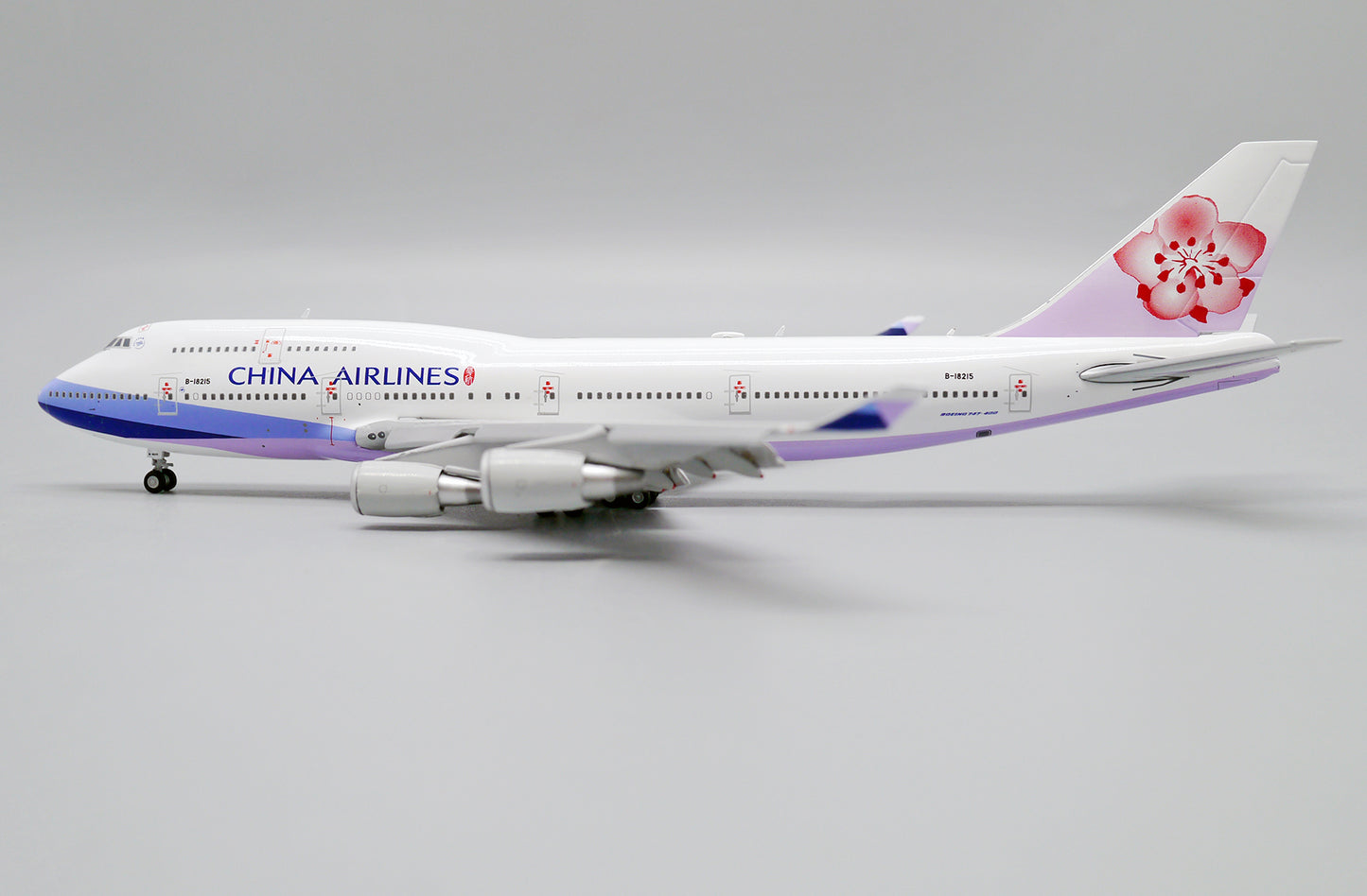JC WINGS B747-400 CHINA AIRLINES REG: B-18215 (FLAPS DOWN)