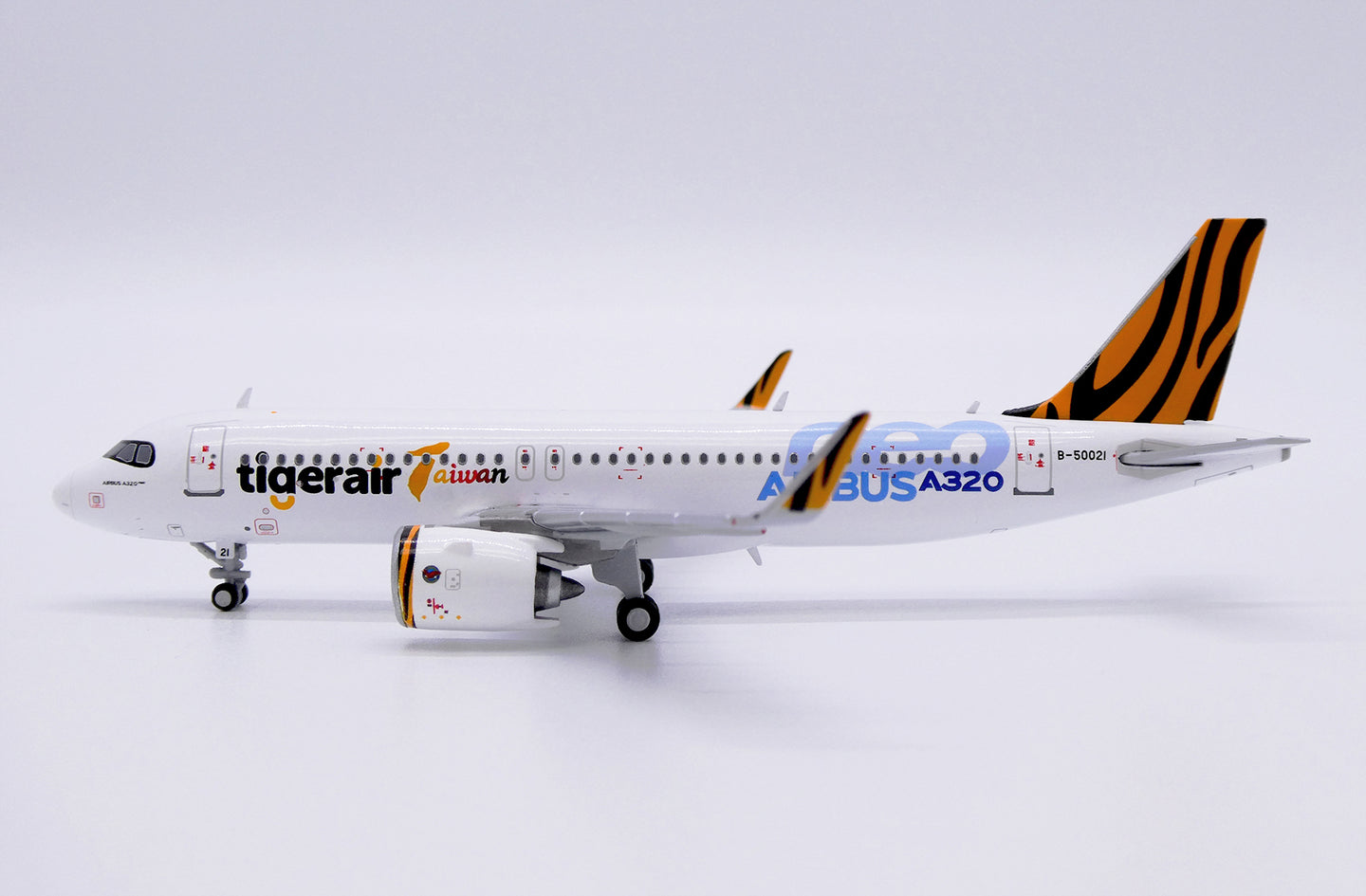 JC WINGS JC4981 1/400 AIRBUS A320NEO TIGERAIR TAIWAN "AIRBUS STICKER" REG: B-50021