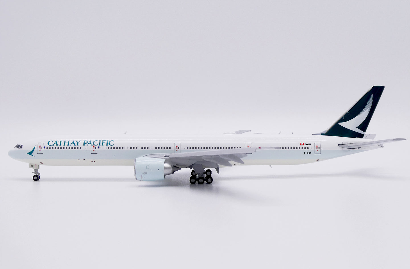 JC WINGS B777-300ER CATHAY PACIFIC (FLAPS DOWN) REG: B-KQT