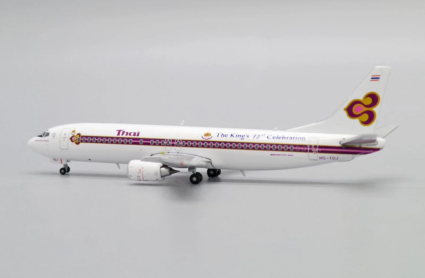 JC WINGS B737-400 THAI AIRWAYS "THE KINGS 72ND CELEBRATION" REG: HS-TDJ