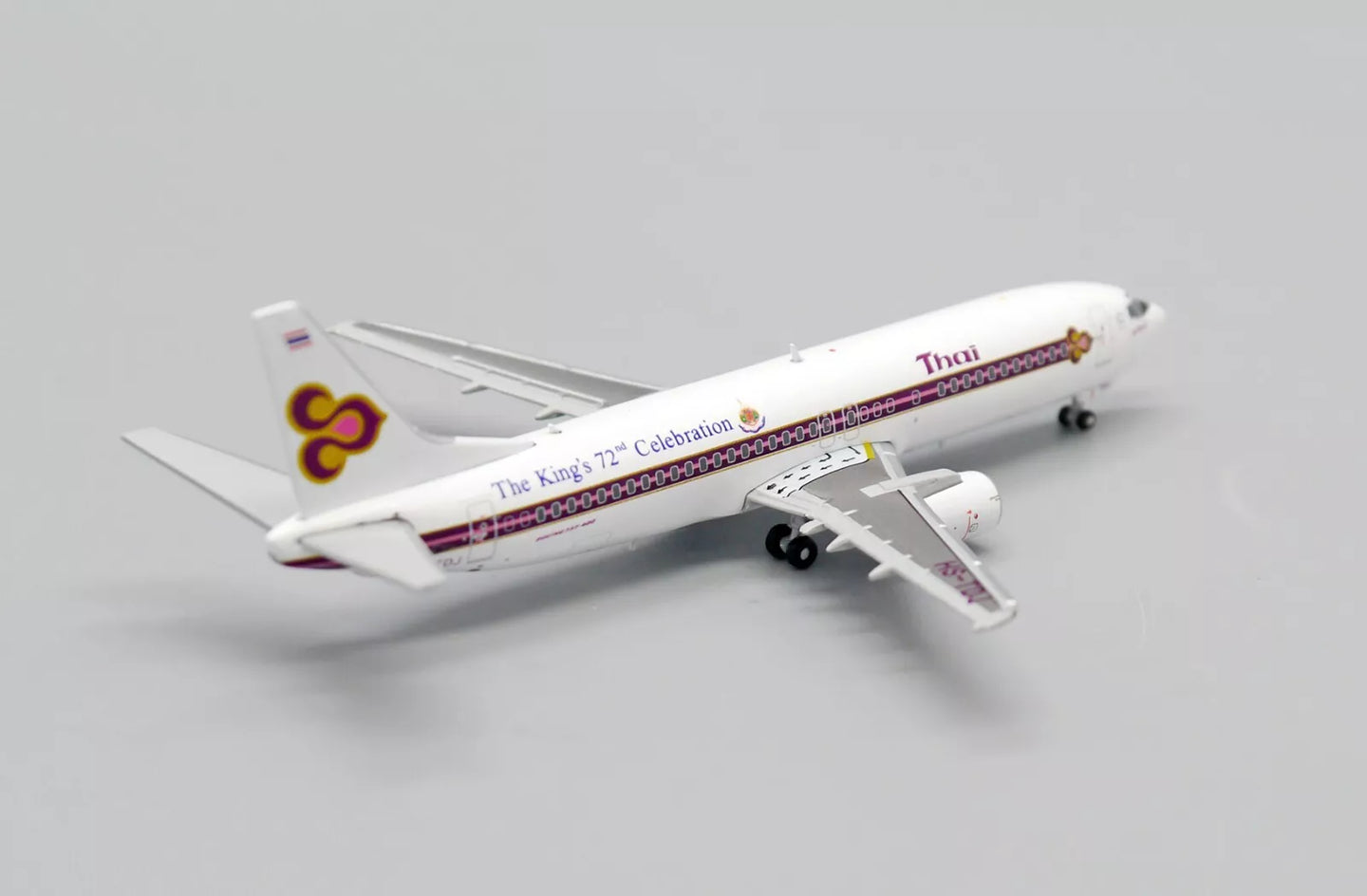 JC WINGS B737-400 THAI AIRWAYS "THE KINGS 72ND CELEBRATION" REG: HS-TDJ