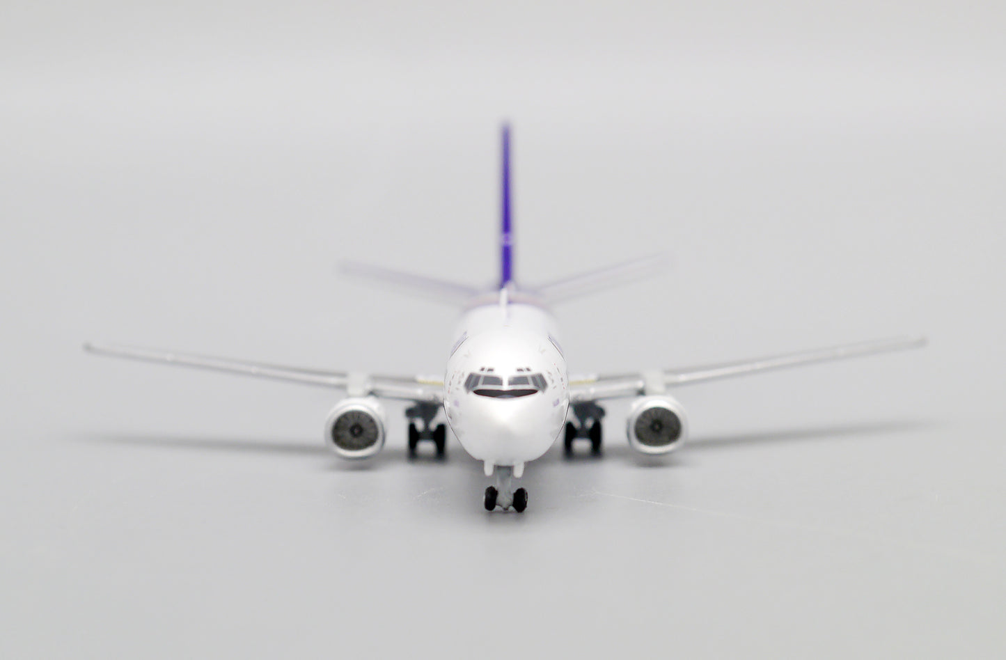 JCWINGS B737-400 THAI AIRWAYS LAST FLIGHT REG: HS-TDG