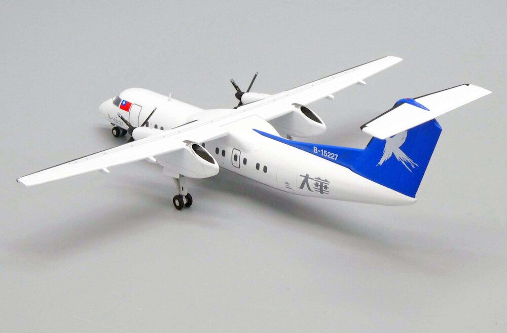 JCWINGS DASH 8-Q300 GREAT CHINA AIR REG: B-15237