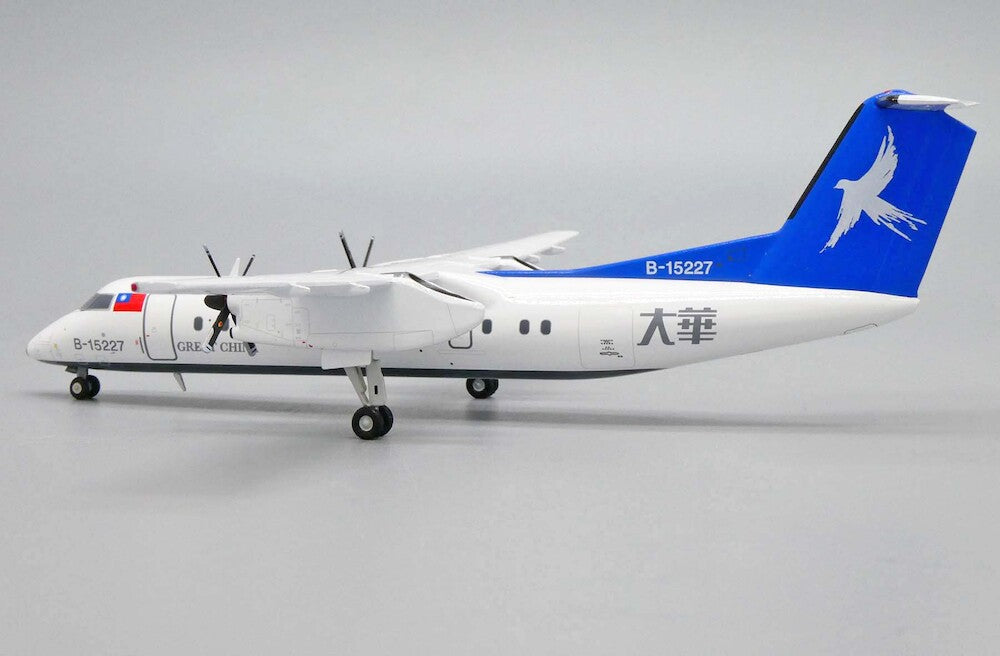 JCWINGS DASH 8-Q300 GREAT CHINA AIR REG: B-15237