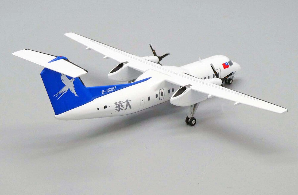 JCWINGS DASH 8-Q300 GREAT CHINA AIR REG: B-15237