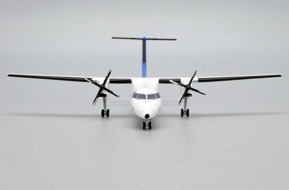 JCWINGS DASH 8-Q300 GREAT CHINA AIR REG: B-15237