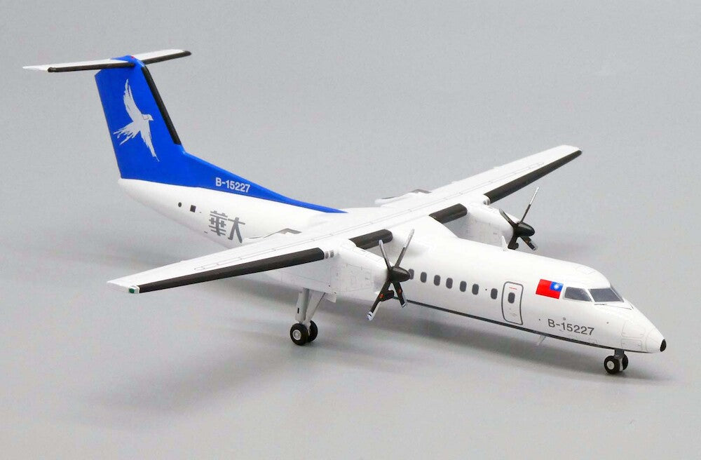 JCWINGS DASH 8-Q300 GREAT CHINA AIR REG: B-15237