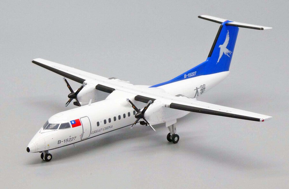 JCWINGS DASH 8-Q300 GREAT CHINA AIR REG: B-15237