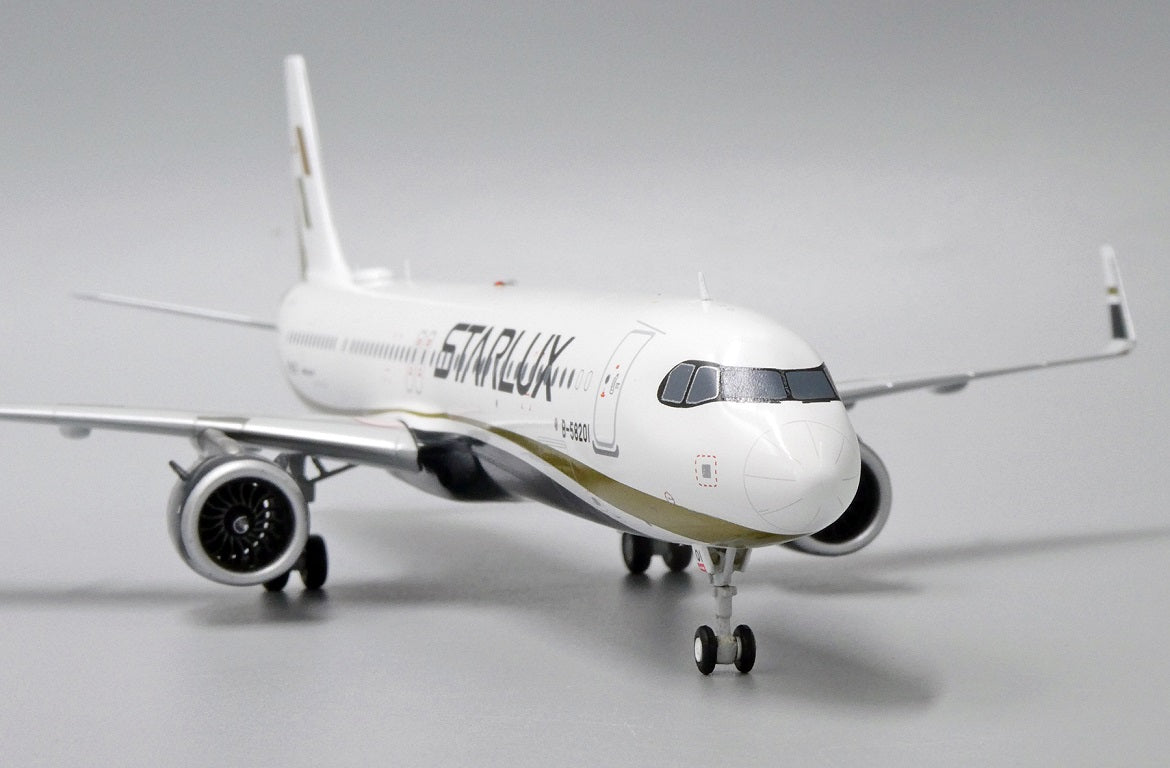 JC WINGS A321NEO STARLUX REG: B-58201