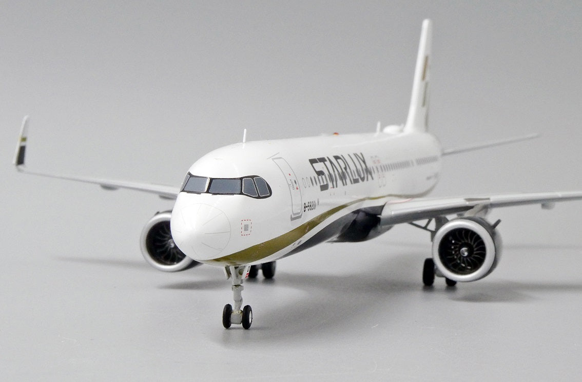 JC WINGS A321NEO STARLUX REG: B-58201