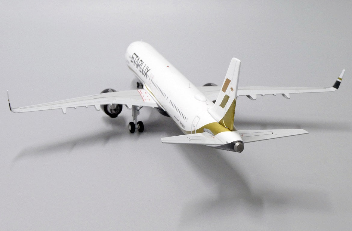 JC WINGS A321NEO STARLUX REG: B-58201