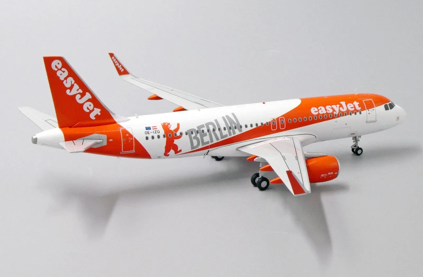 JC WINGS A320 EASYJET EUROPE "BERLIN" REG: OE-IZQ