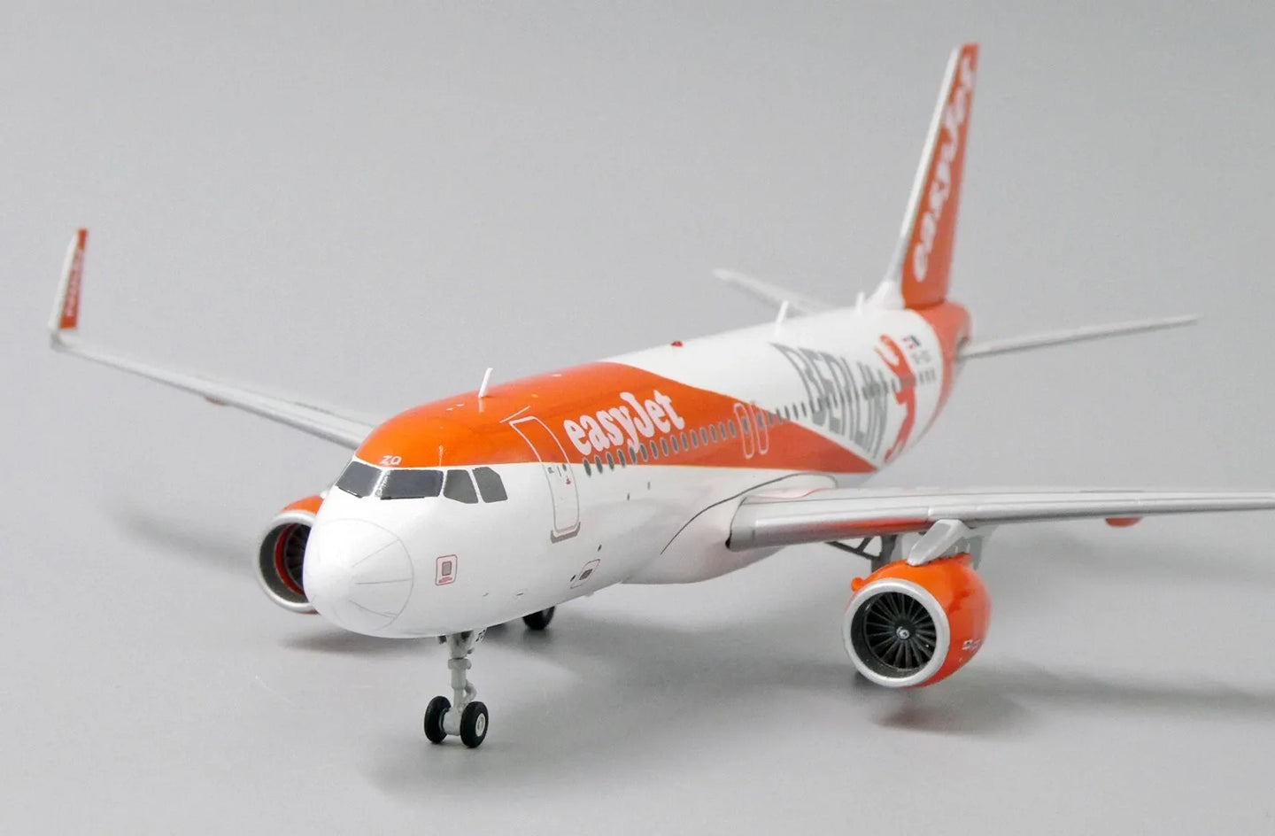 JC WINGS A320 EASYJET EUROPE "BERLIN" REG: OE-IZQ