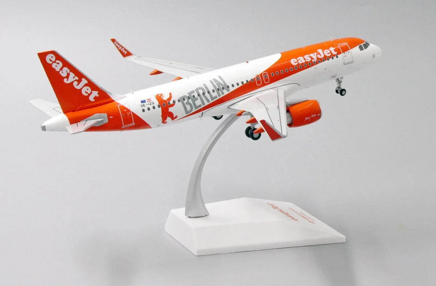 JC WINGS A320 EASYJET EUROPE "BERLIN" REG: OE-IZQ