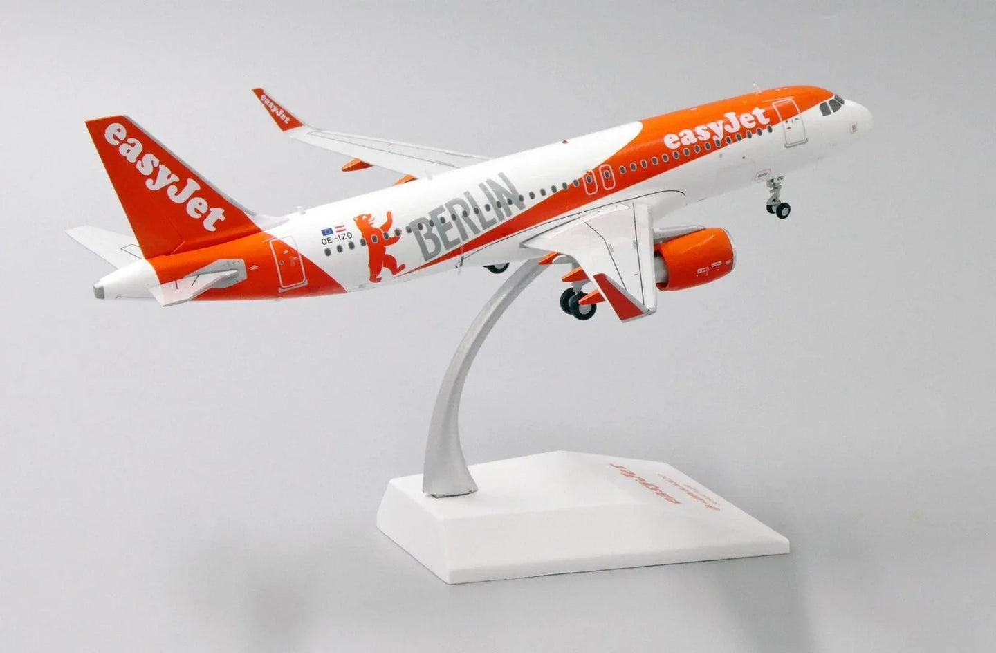 JC WINGS A320 EASYJET EUROPE "BERLIN" REG: OE-IZQ