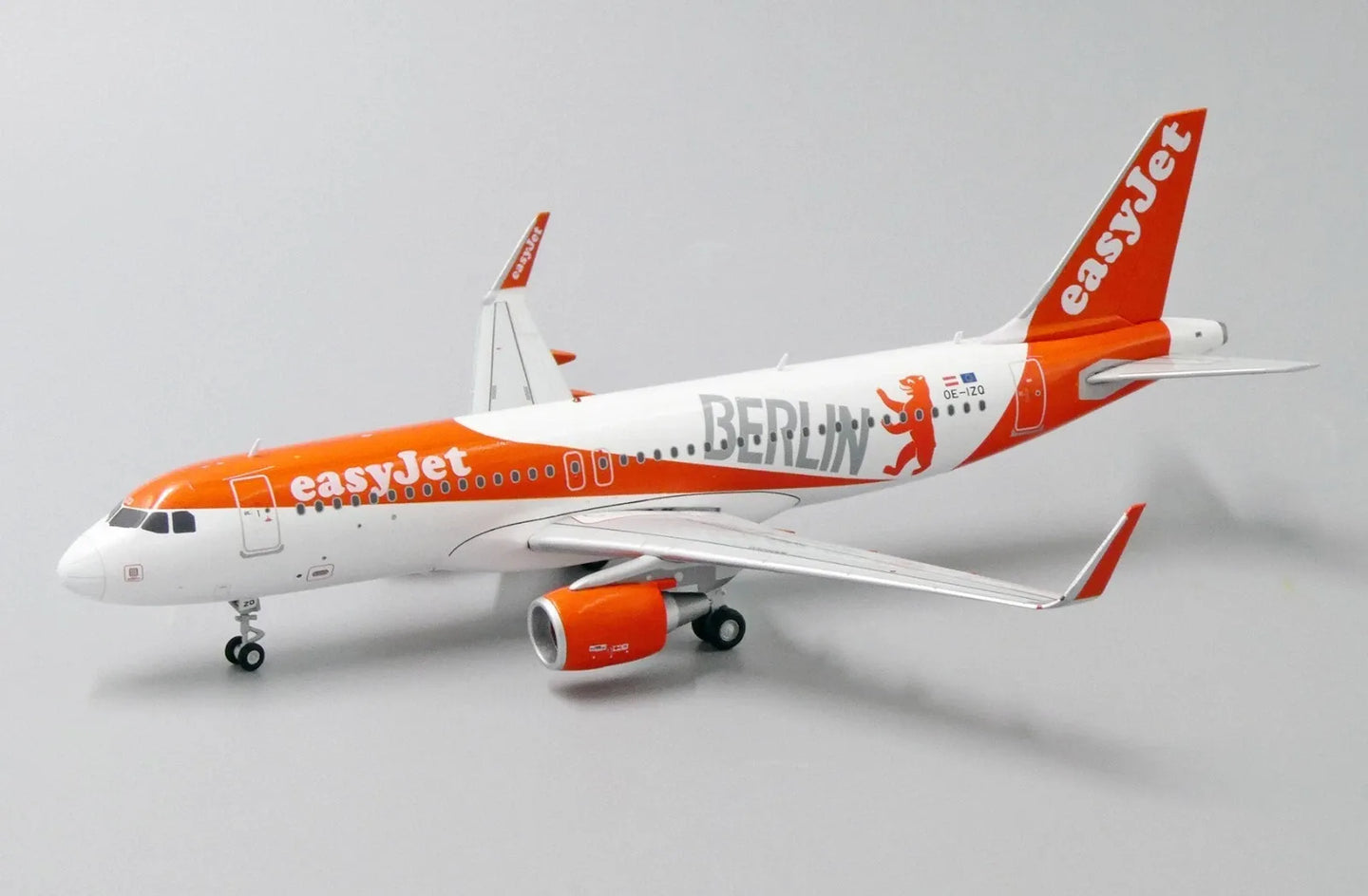JC WINGS A320 EASYJET EUROPE "BERLIN" REG: OE-IZQ