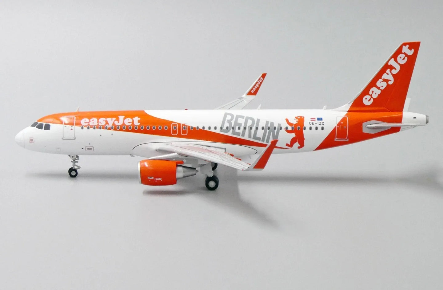 JC WINGS A320 EASYJET EUROPE "BERLIN" REG: OE-IZQ