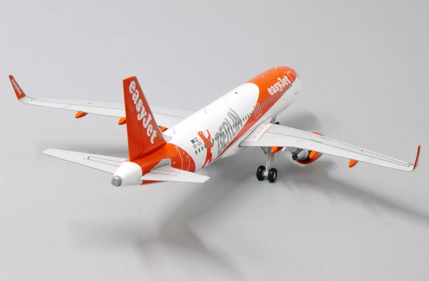 JC WINGS A320 EASYJET EUROPE "BERLIN" REG: OE-IZQ