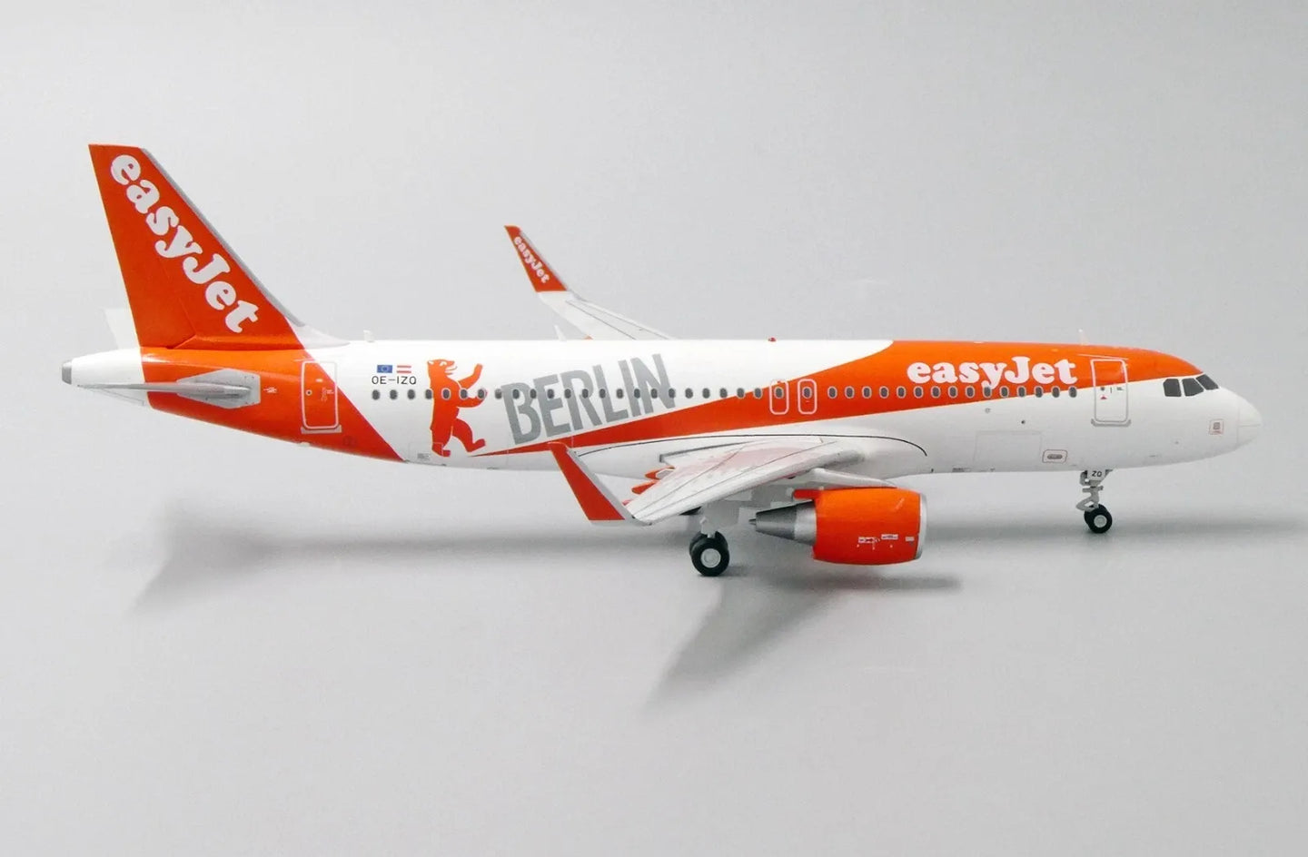JC WINGS A320 EASYJET EUROPE "BERLIN" REG: OE-IZQ