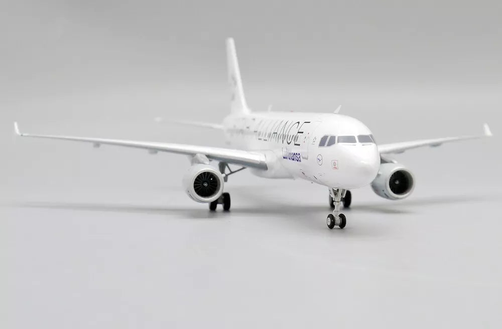 JC WINGS A320 LUFTHANSA STAR ALLIANCE REG: D-AIQS