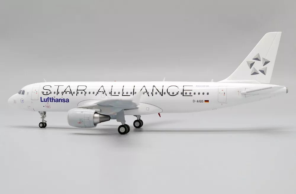 JC WINGS A320 LUFTHANSA STAR ALLIANCE REG: D-AIQS