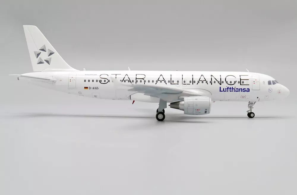 JC WINGS A320 LUFTHANSA STAR ALLIANCE REG: D-AIQS