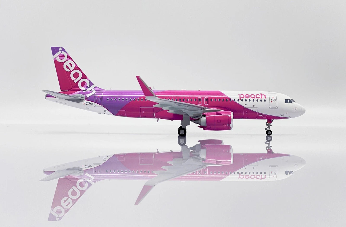 JCWINGS PEACH AVIATION AIRBUS A320NEO REG: JA201P