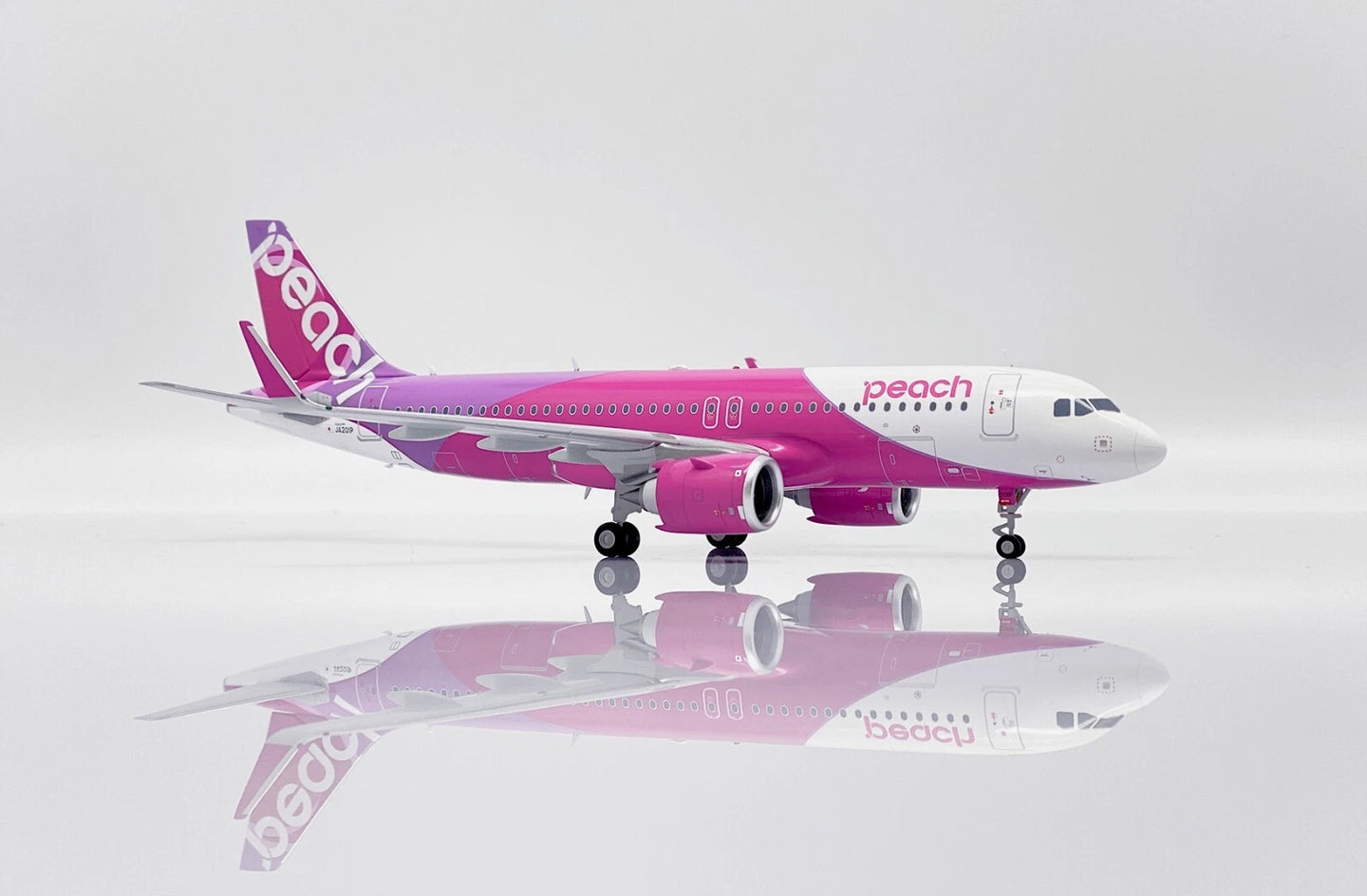 JCWINGS PEACH AVIATION AIRBUS A320NEO REG: JA201P