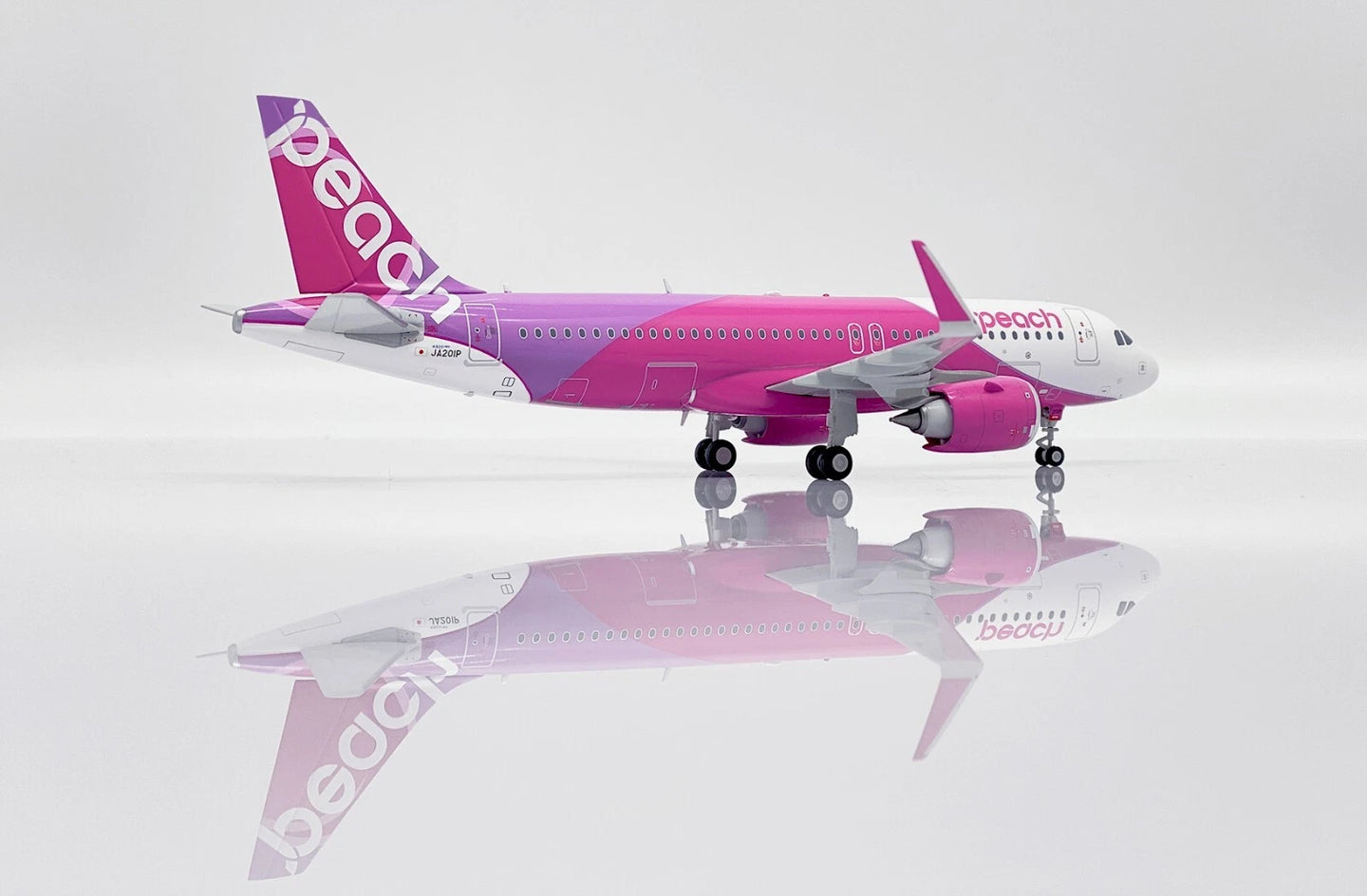 JCWINGS PEACH AVIATION AIRBUS A320NEO REG: JA201P