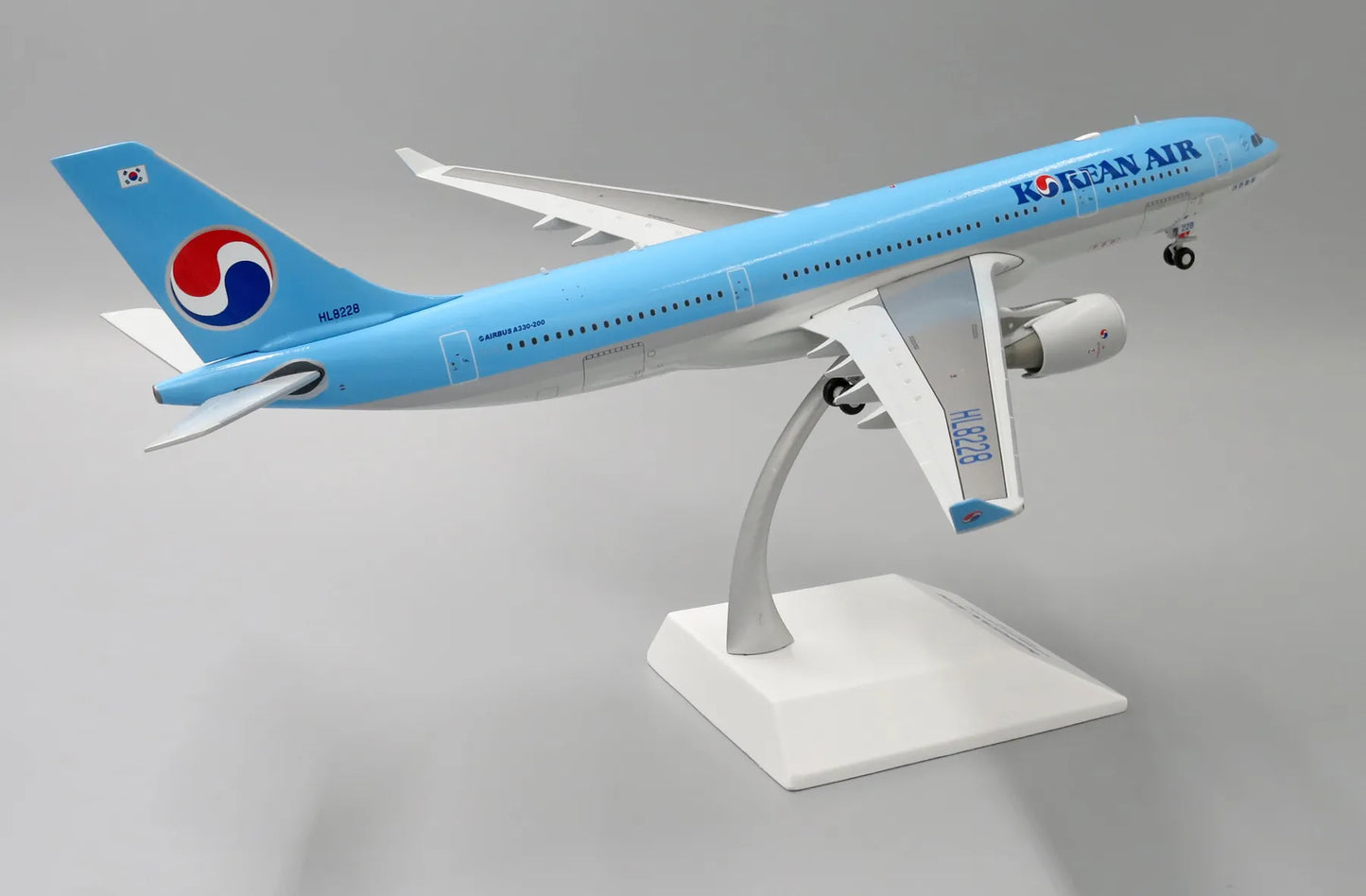 JC WINGS  A330-200 KOREAN AIR REG: HL8228