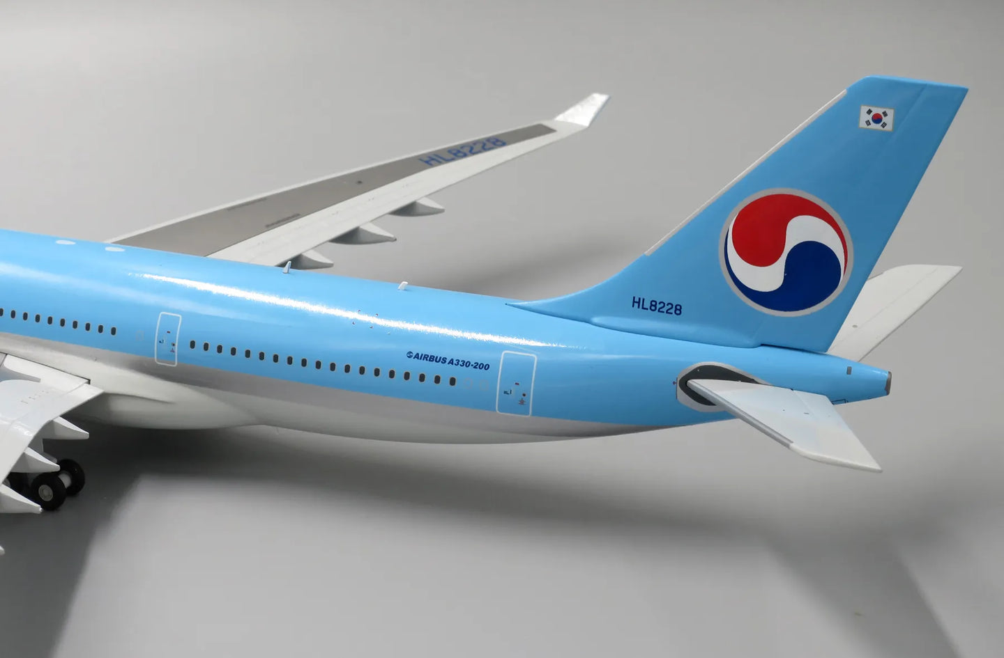 JC WINGS  A330-200 KOREAN AIR REG: HL8228