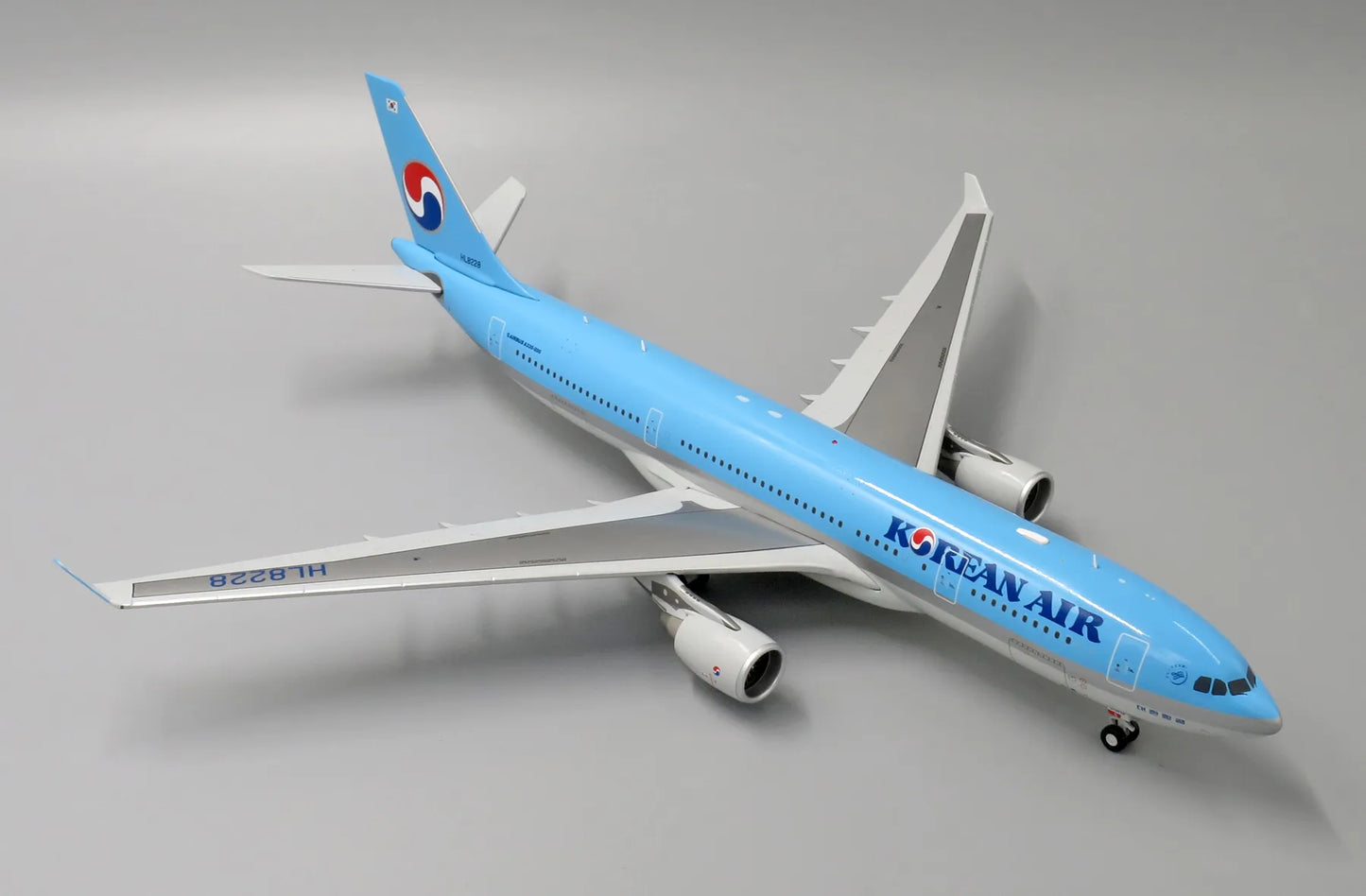 JC WINGS  A330-200 KOREAN AIR REG: HL8228