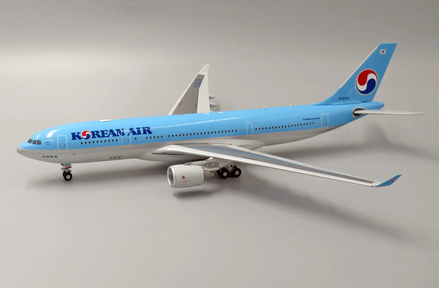 JC WINGS  A330-200 KOREAN AIR REG: HL8228