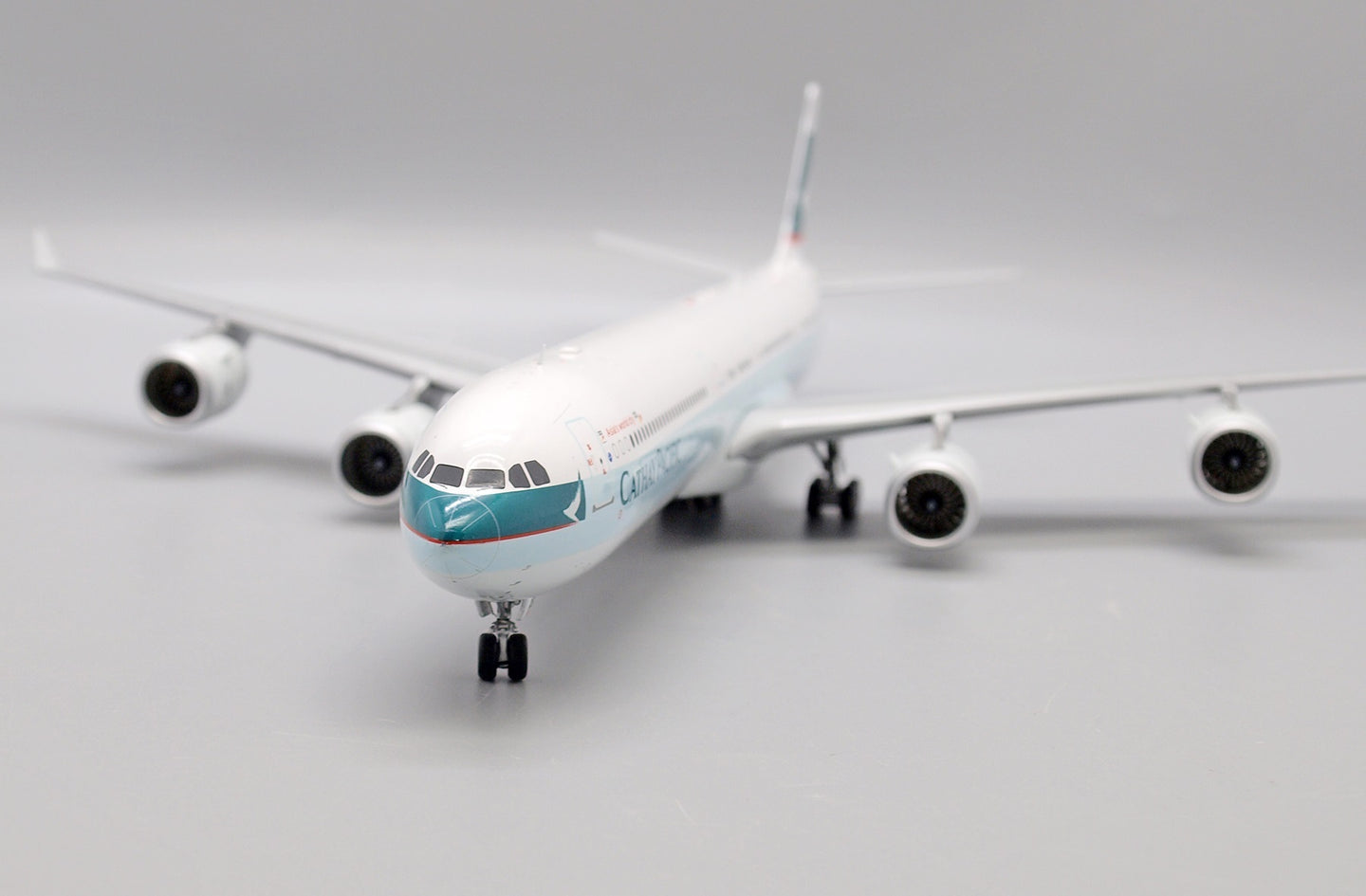 JC WINGS A340-600 CATHAY PACIFIC REG: B-HQB