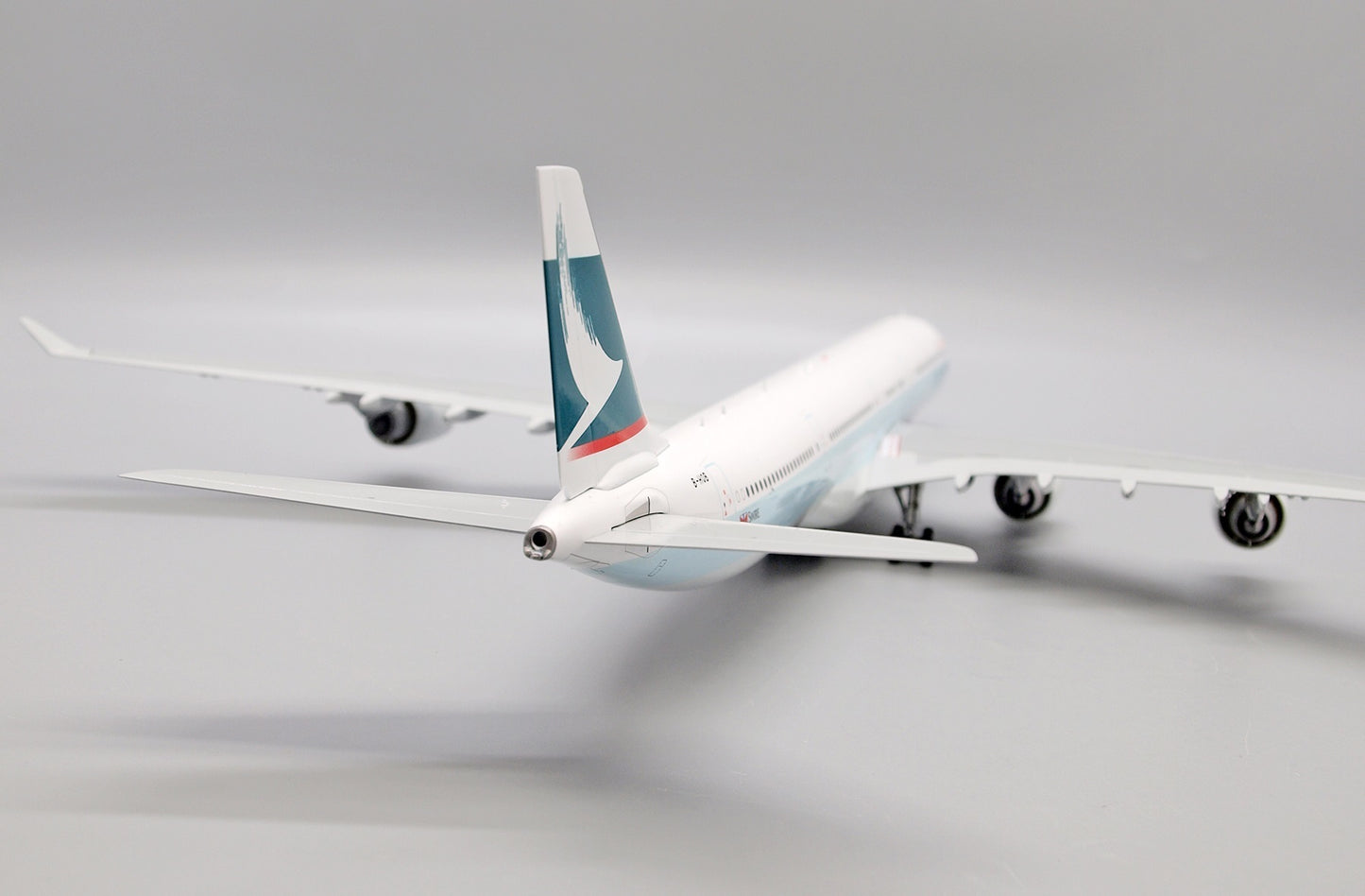 JC WINGS A340-600 CATHAY PACIFIC REG: B-HQB