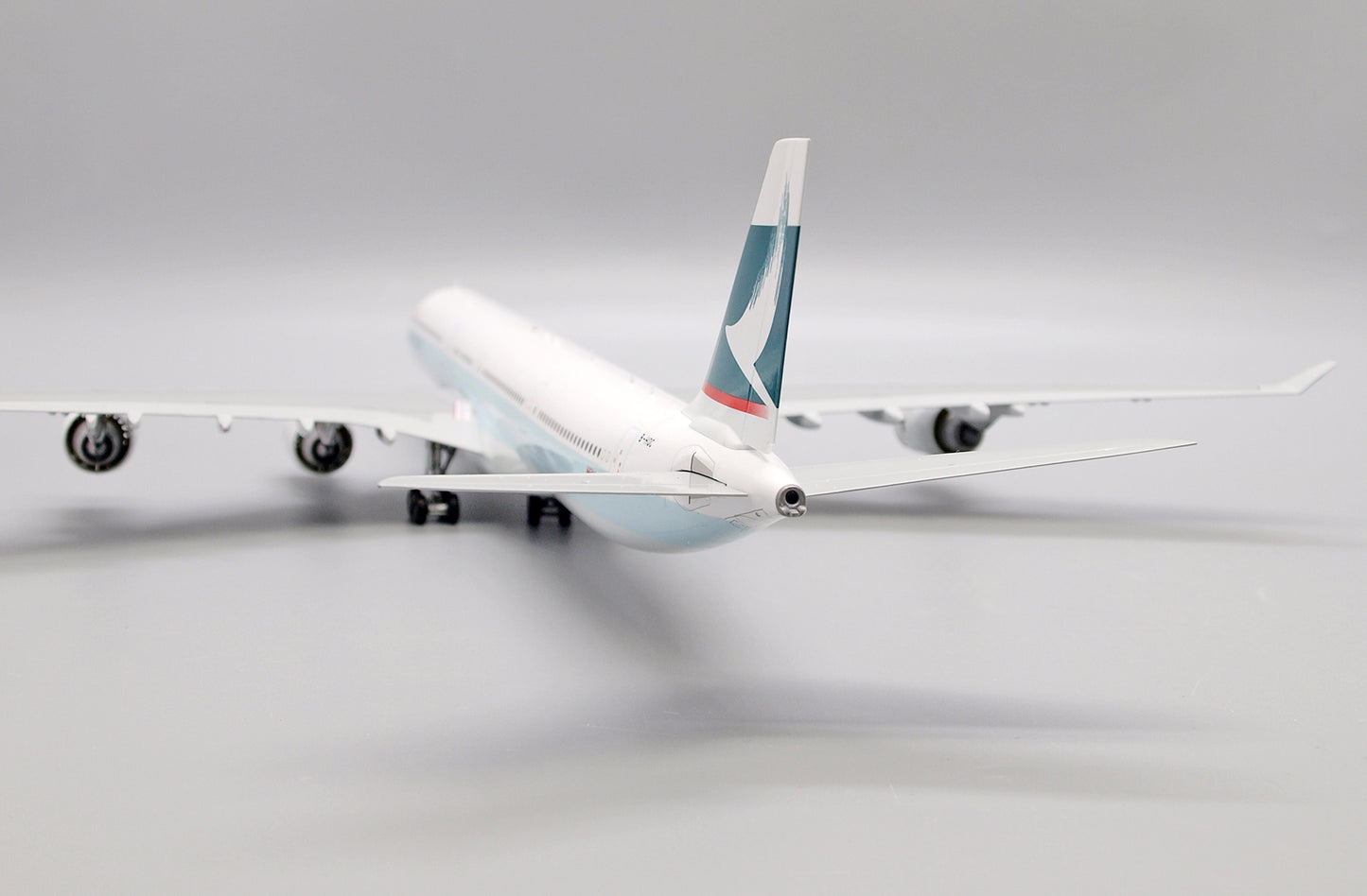 JC WINGS A340-600 CATHAY PACIFIC REG: B-HQC