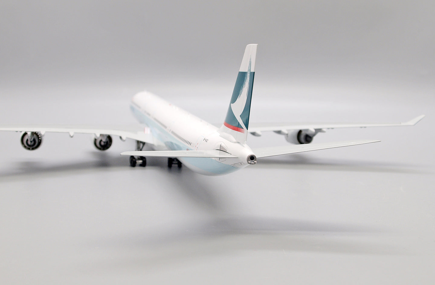 JC WINGS A340-600 CATHAY PACIFIC REG: B-HQC