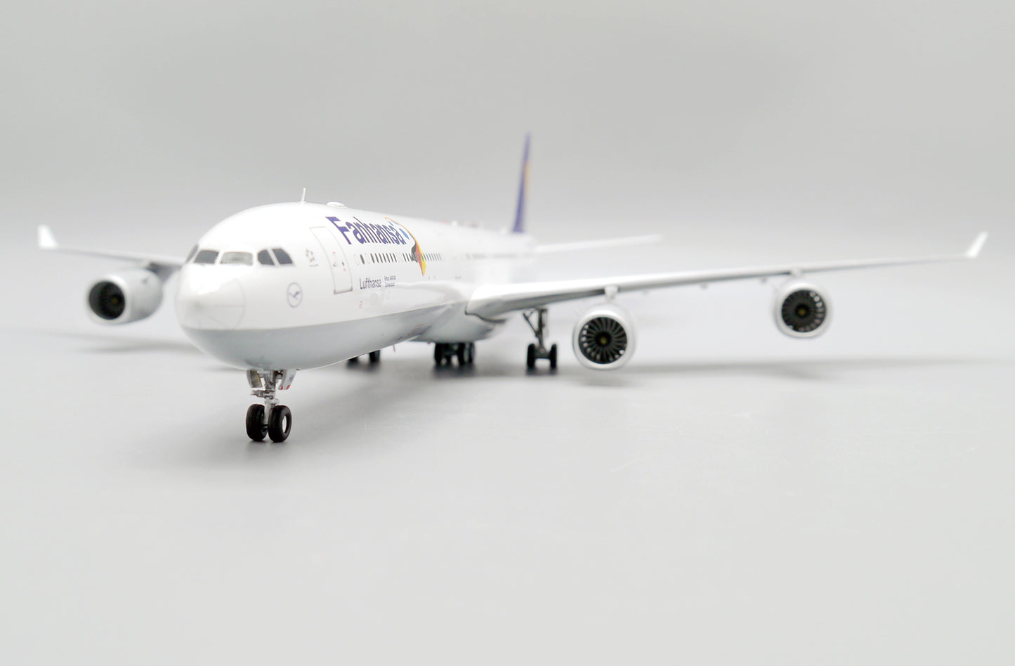 JC WINGS A340-600 LUFTHANSA "FANHANSA" REG: D-AIHN