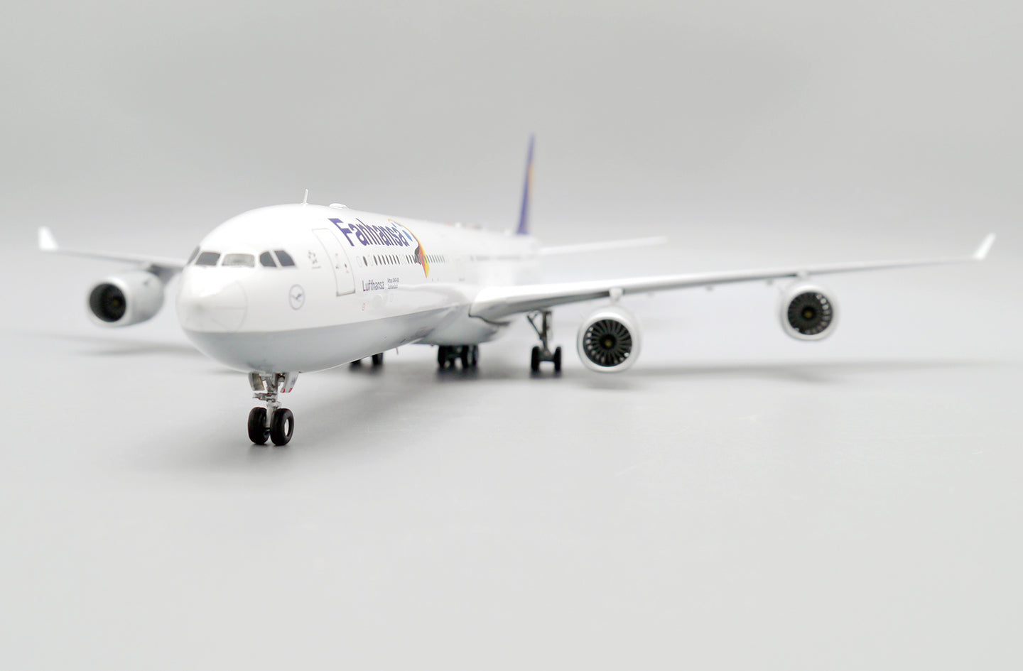 JC WINGS A340-600 LUFTHANSA "FANHANSA" REG: D-AIHN