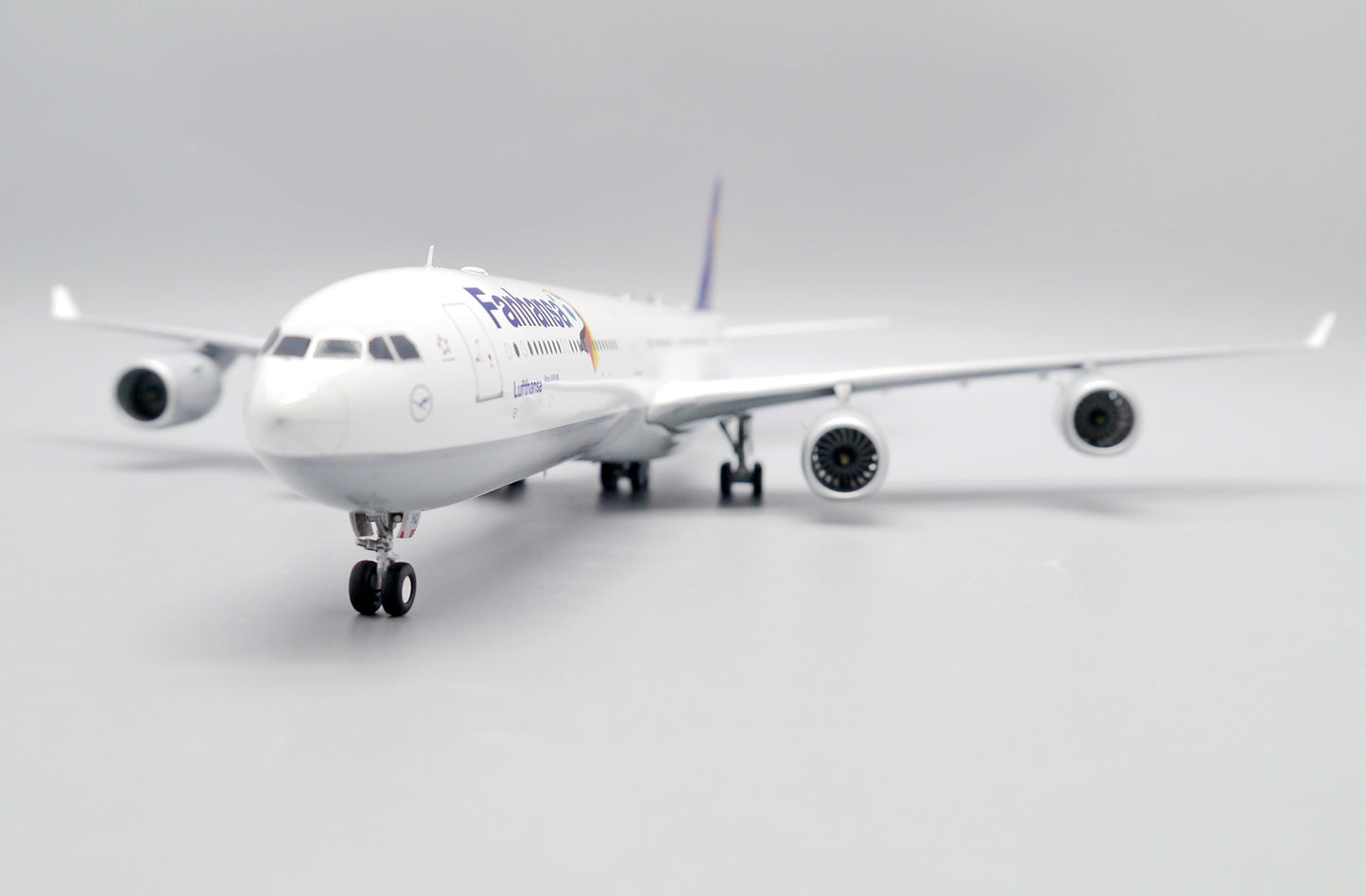 JC WINGS A340-600 LUFTHANSA "FANHANSA" REG: D-AIHQ