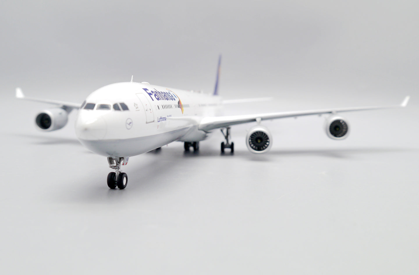 JC WINGS A340-600 LUFTHANSA "FANHANSA" REG: D-AIHQ