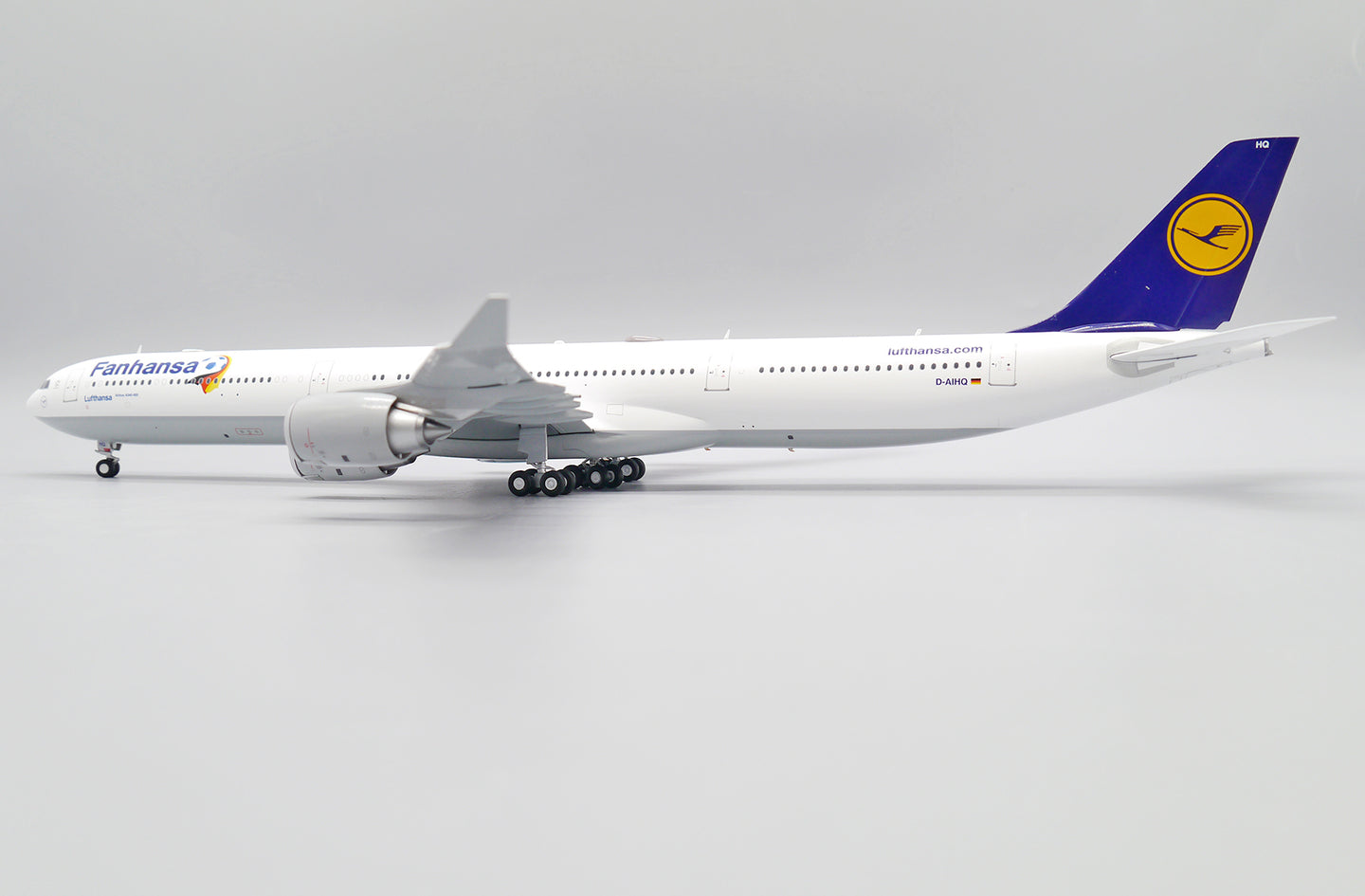 JC WINGS A340-600 LUFTHANSA "FANHANSA" REG: D-AIHQ
