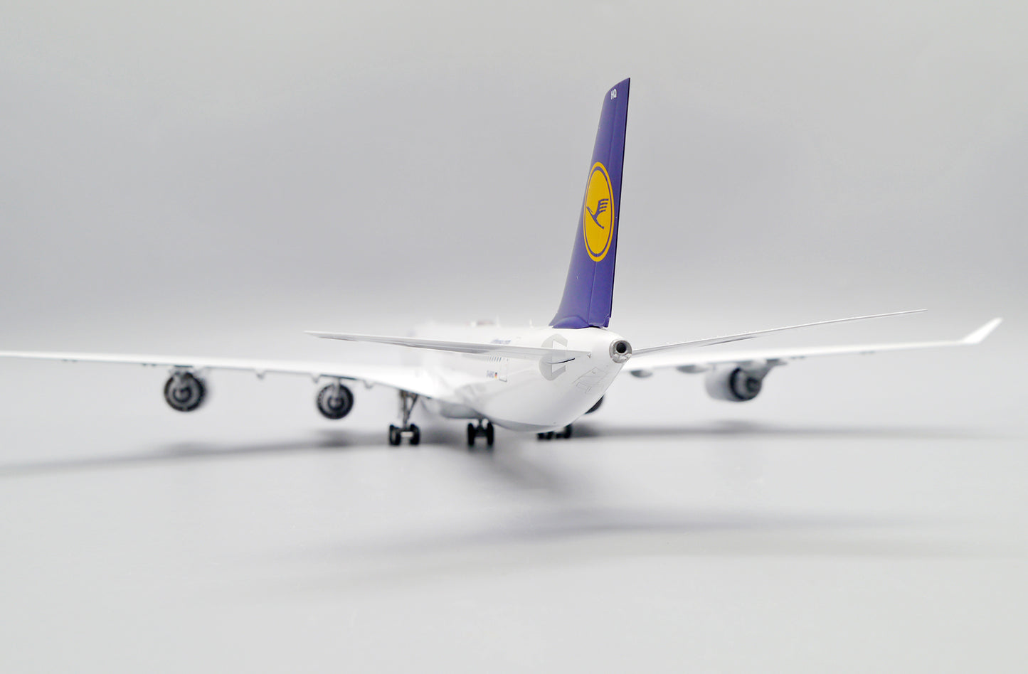 JC WINGS A340-600 LUFTHANSA "FANHANSA" REG: D-AIHQ