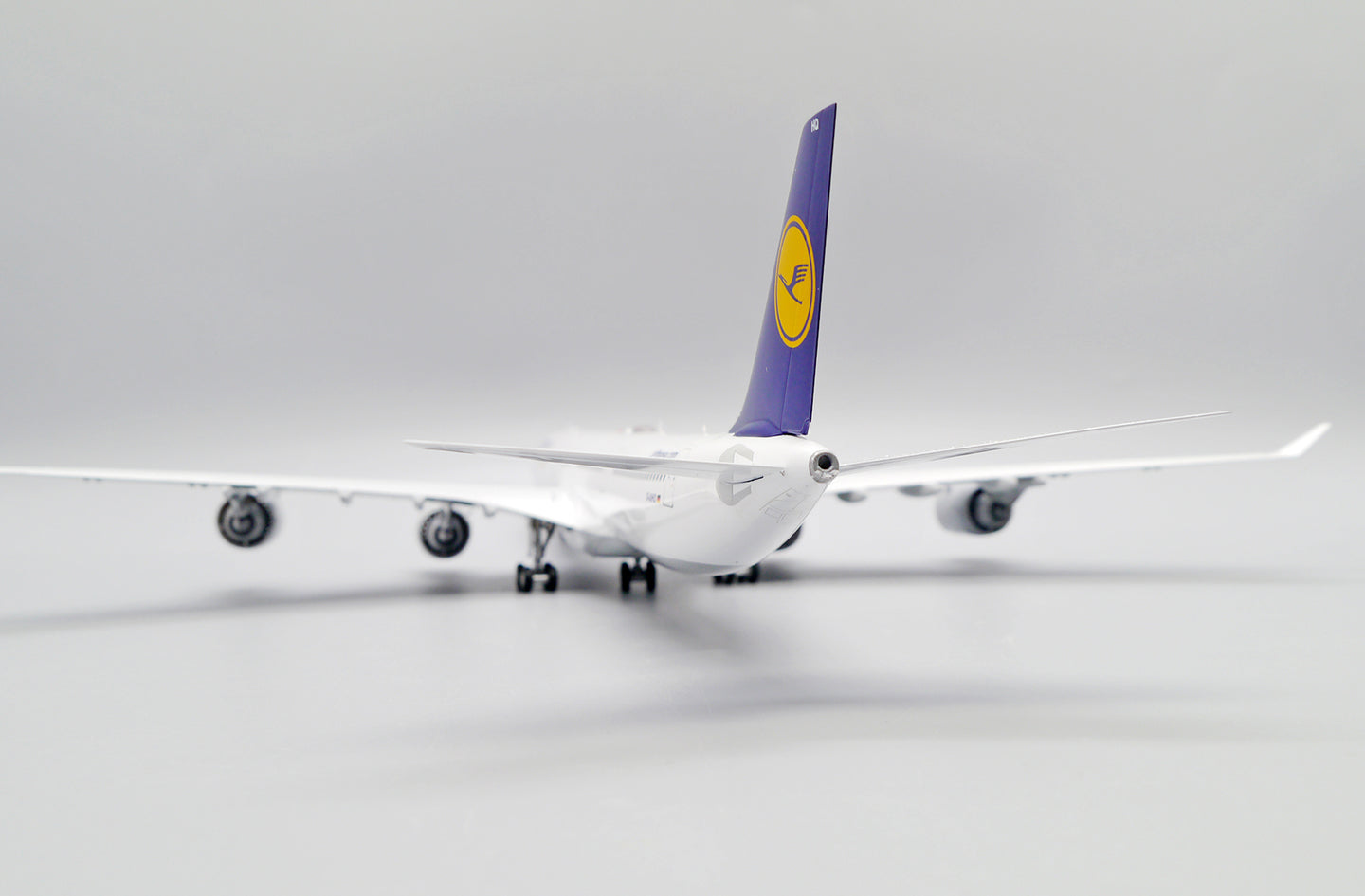 JC WINGS A340-600 LUFTHANSA "FANHANSA" REG: D-AIHQ